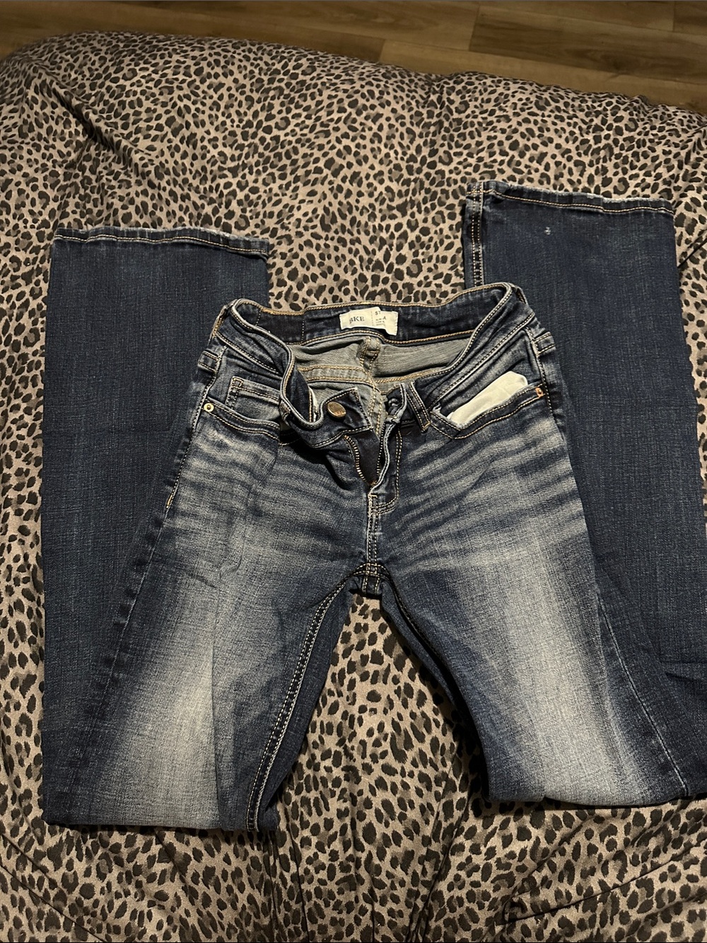 BKE Women’s Faded Blue Bootcut Jeans 24/31 1/2